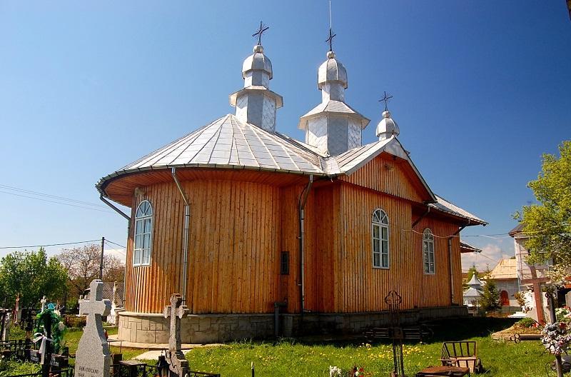 Biserica - vedere exterioară